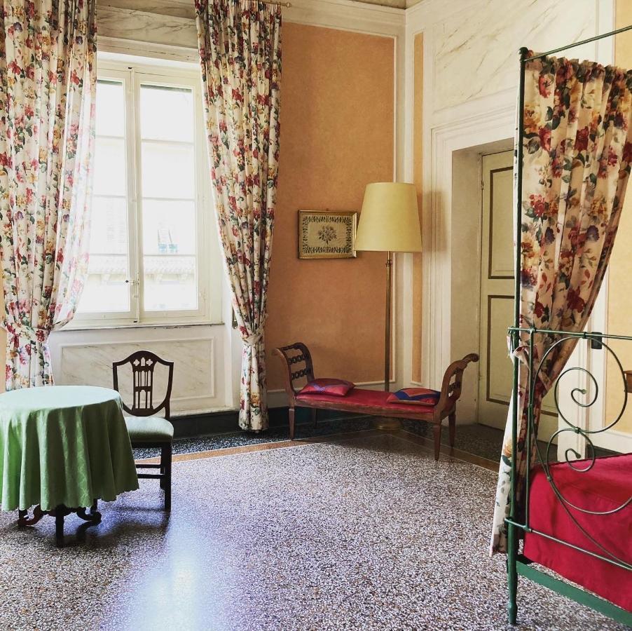 مبيت وإفطار لوكا Palazzo Tucci Residenza D'Epoca المظهر الخارجي الصورة