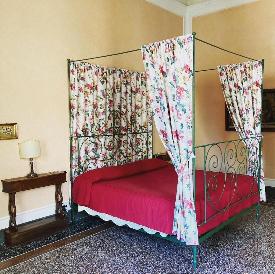 مبيت وإفطار لوكا Palazzo Tucci Residenza D'Epoca المظهر الخارجي الصورة
