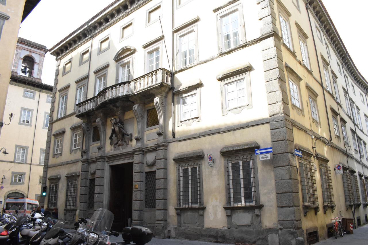 مبيت وإفطار لوكا Palazzo Tucci Residenza D'Epoca المظهر الخارجي الصورة