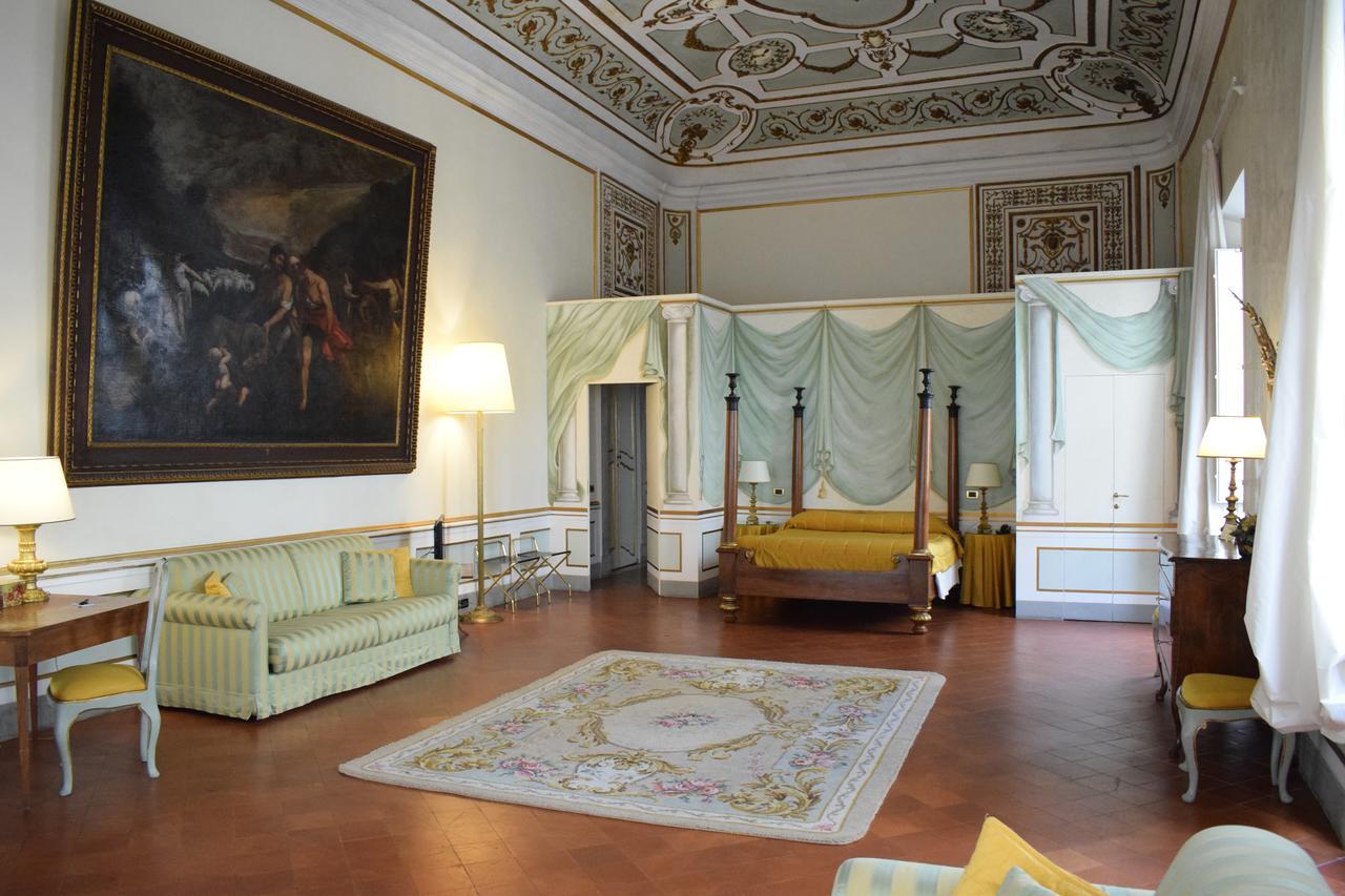 مبيت وإفطار لوكا Palazzo Tucci Residenza D'Epoca المظهر الخارجي الصورة