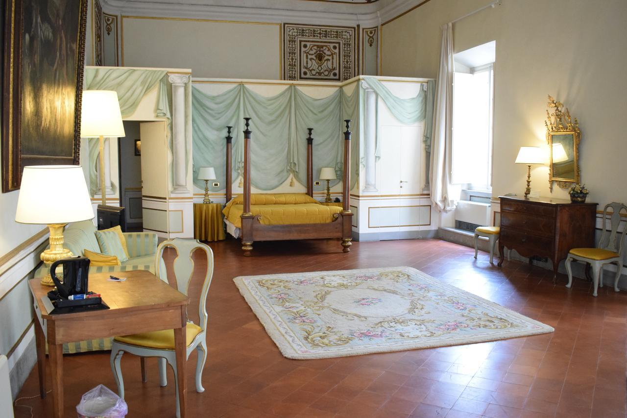 مبيت وإفطار لوكا Palazzo Tucci Residenza D'Epoca المظهر الخارجي الصورة